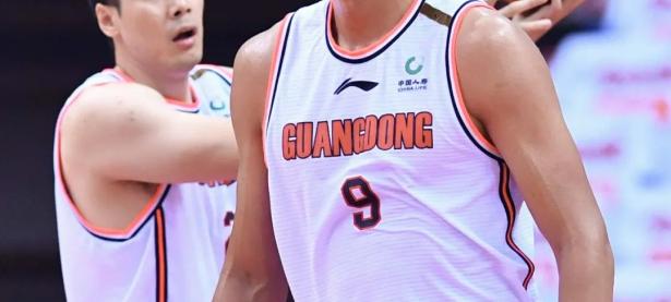 -今晨国王杯传出新动向，广厦男篮战术微调，管理层表态——引发热议，临场指挥获称赞的简单介绍