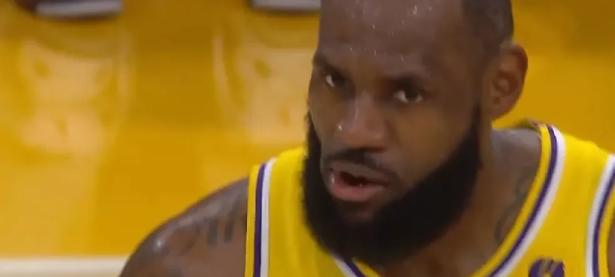 球速体育-包含詹姆斯迎来二十赛季高光表现，快船球迷沸腾！的词条