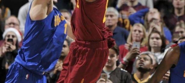 球速-詹姆斯巅峰对决，德约科维奇与60激战篮网分钟，关键助攻胜负难料！的简单介绍