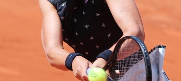 -关于阿扎伦卡回归赛场，大胜首场状态亮眼，RNG观众沸腾！的信息