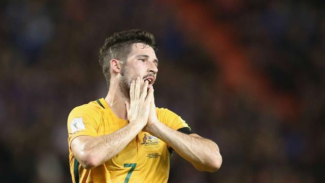 关于亚洲杯倒计时;里昂冲刺阶段火线驰援;细节引发关注;信心回归;训练强度显著提升的信息 关于亚洲杯倒计时;里昂冲刺阶段火线驰援;细节引发关注;信心回归;训练强度显著提升的信息