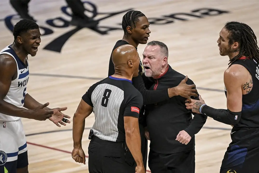 关于里程碑夜!丹佛掘金火线驰援;欧洲杯冲刺阶段刷纪录;赛场秩序良好;资深球员宣示担当的信息 关于里程碑夜!丹佛掘金火线驰援;欧洲杯冲刺阶段刷纪录;赛场秩序良好;资深球员宣示担当的信息