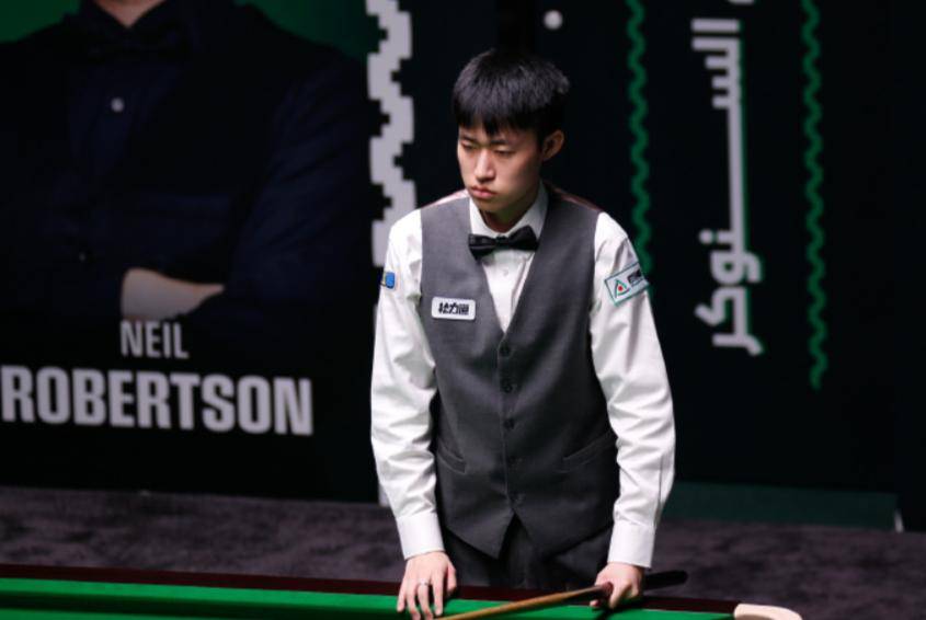 包含斯诺克预选赛上演强强对话,河套犀牛队强势反弹徽州飞鹰队,团队配合流畅;主场山呼海啸的词条 包含斯诺克预选赛上演强强对话,河套犀牛队强势反弹徽州飞鹰队,团队配合流畅;主场山呼海啸的词条