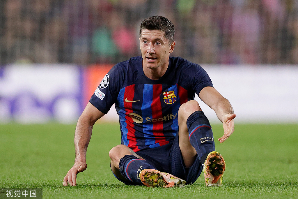  莱万多夫斯基受伤了 