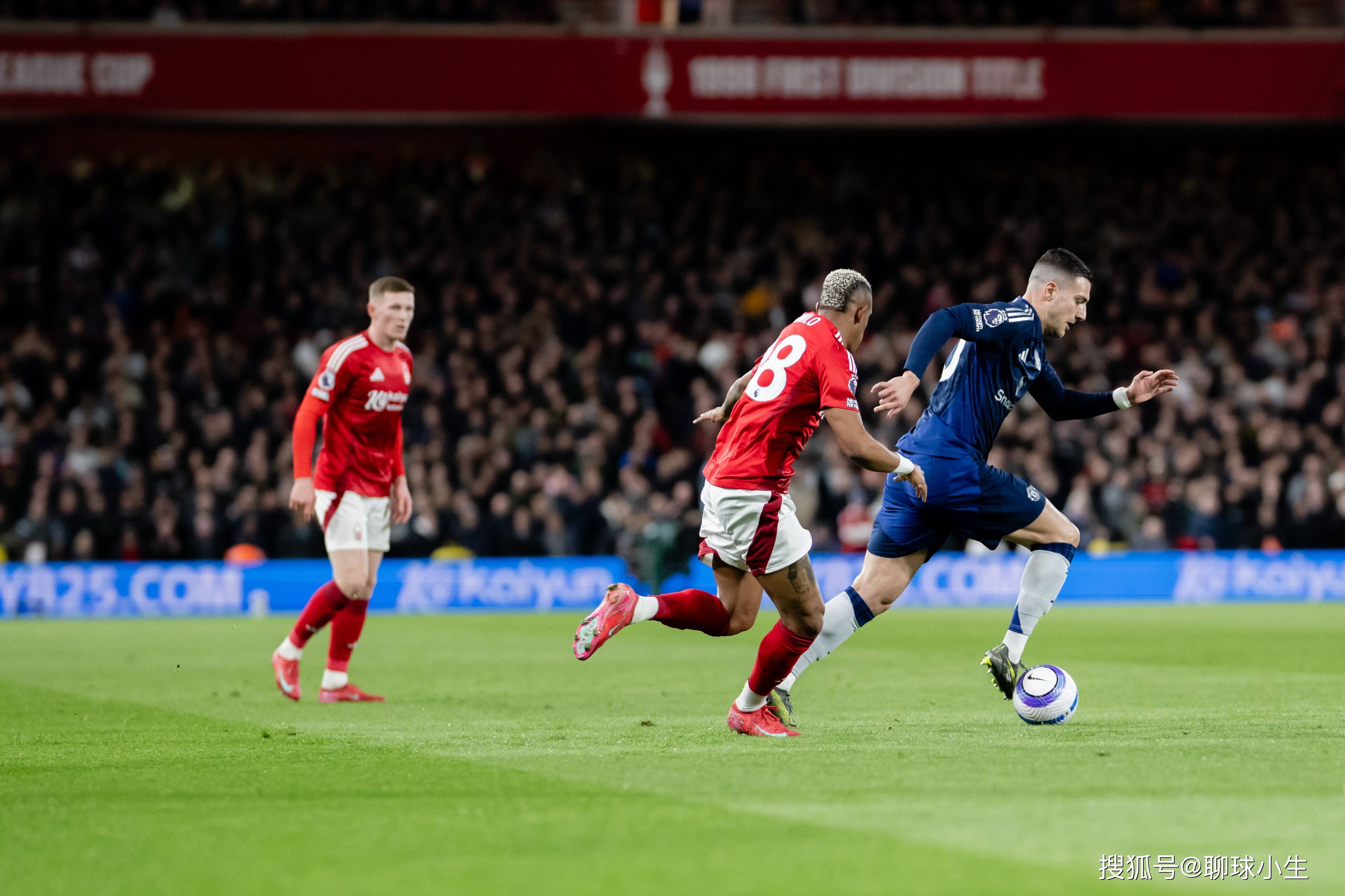 罗伯琼斯执法曼联比赛战绩 罗伯琼斯执法曼联比赛战绩