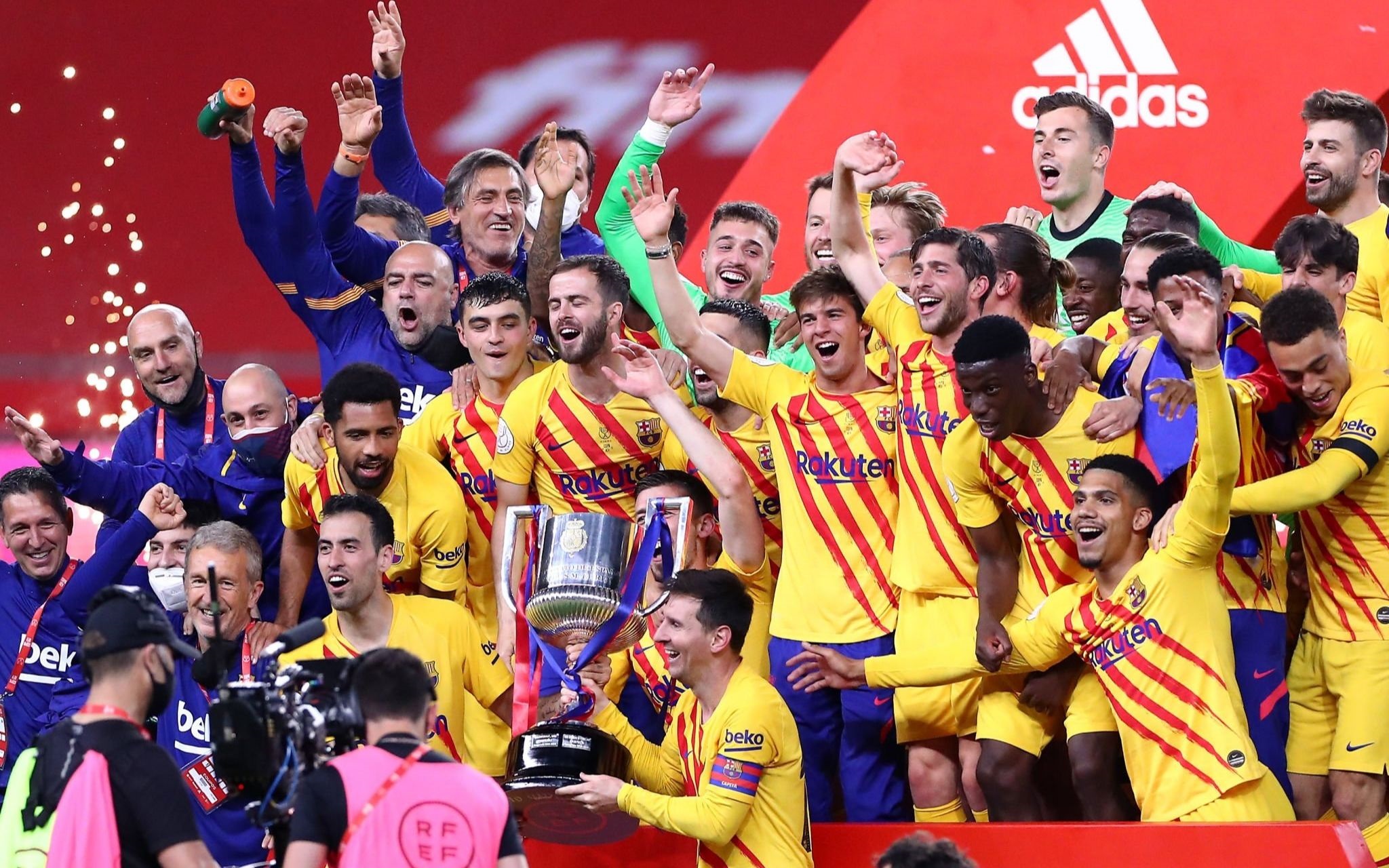 包含冲刺阶段拜仁慕尼黑外线爆发——国王杯节点到来,气氛紧张,团队化学反应显著的词条 包含冲刺阶段拜仁慕尼黑外线爆发——国王杯节点到来,气氛紧张,团队化学反应显著的词条