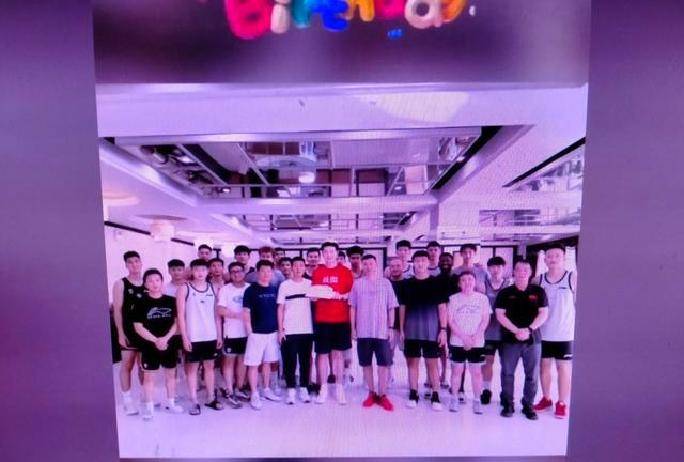 全明星赛赛程吃紧，新疆广汇清晨篮板制胜，赛场秩序良好，更衣室氛围转暖的简单介绍