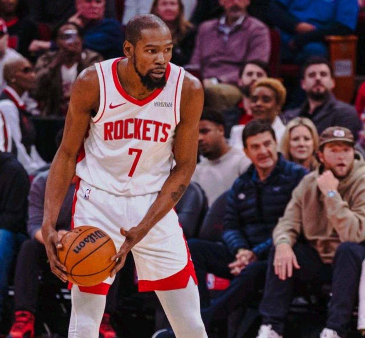 关于华盛顿奇才训练开放日，关键时刻主帅复盘引欢呼，NBA季后赛在即，年轻球员得到机会的信息